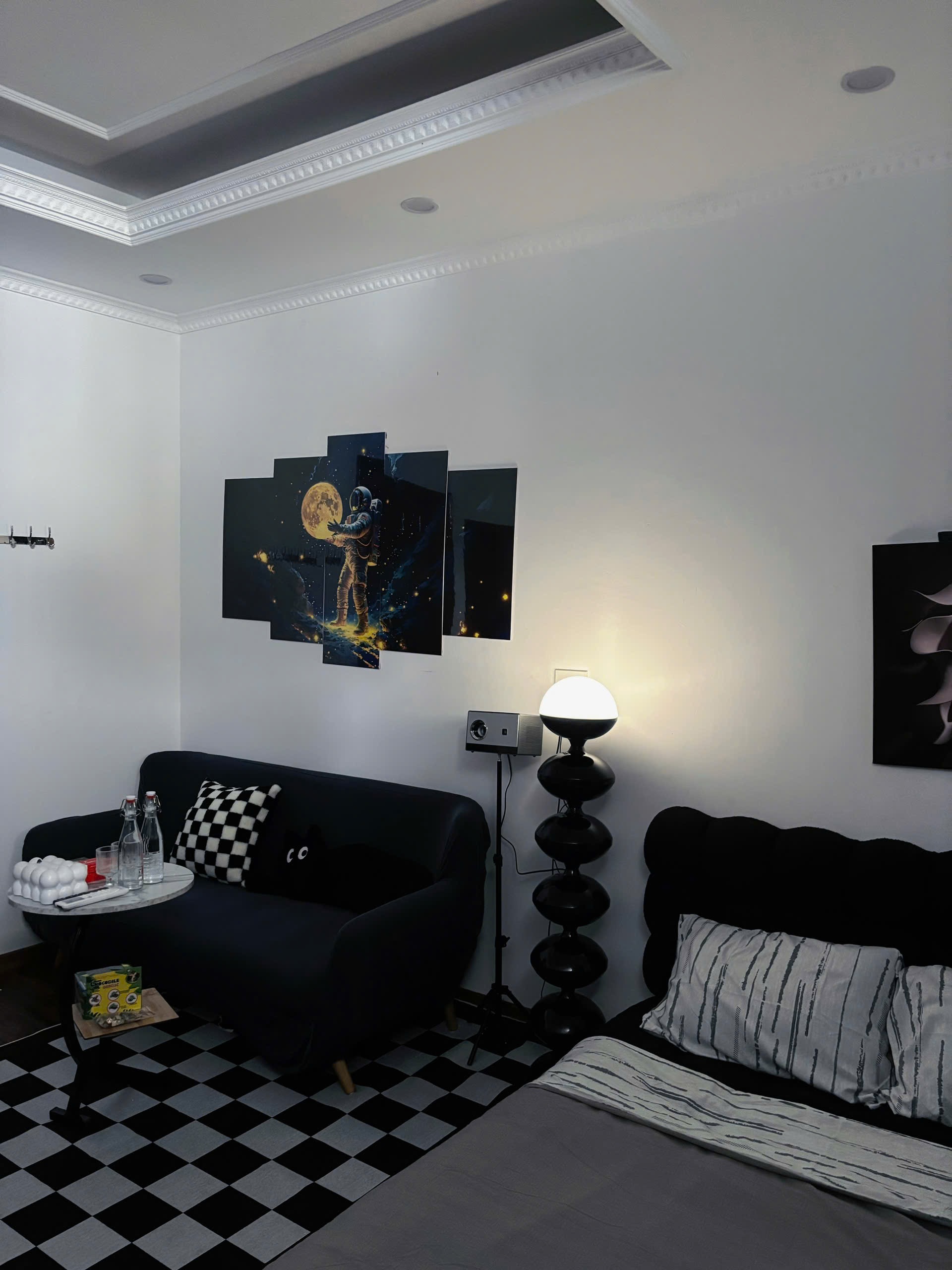 Trốn — Star Room
